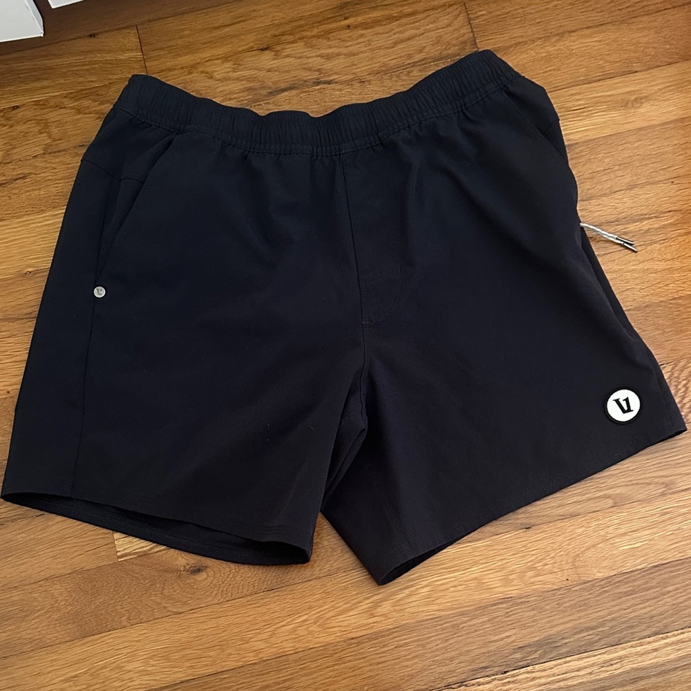 Vuori men’s small shorts dark blue